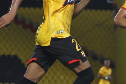 Byron Castillo estuvo bien en el segundo partido y hasta hizo un gol.