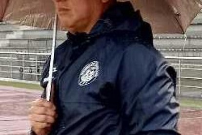 Pool Gavilánez, entrenador del Guayaquil City que se destapó contra el árbitro del partido ante Barcelona.