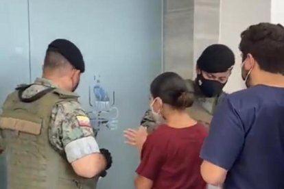 De manera ‘caretuca’ los jóvenes se pusieron en la fila sin pertenecer al hospital.