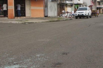 Mujer fue baleada en el suburbio de Guayaquil. Pistoleros huyeron en una motocicleta