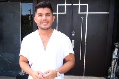 El empresario se dio a conocer por su programa de cirugías plásticas 'Hola Mauricio'.