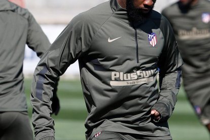 El delantero francés se desmayó, provocando un momento de angustia para sus compañeros.