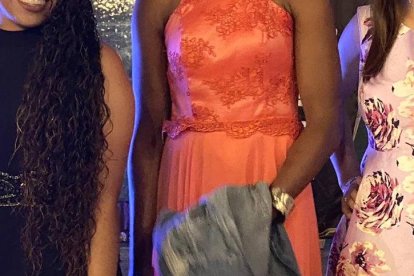 Jessy Caicedo (c) contó con el respaldo del entrenador Francisco Ramírez y de sus compañeras de Ñañas.