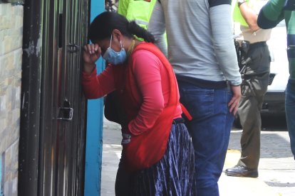 Ligia, la hermana de la víctima, lloraba e imploraba justicia por el crimen de su ñaña.