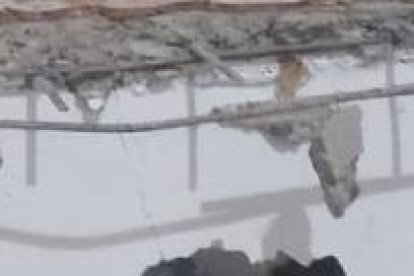 El mesón del departamento quedó destruido en gran proporción.