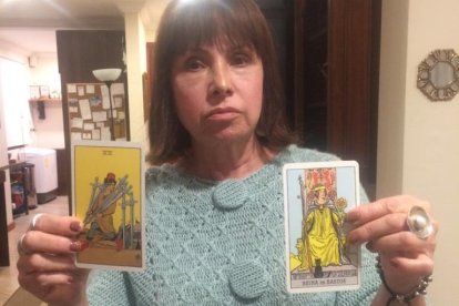 La vidente Patricia Villegas mostró las cartas para el virtual presidente electo.