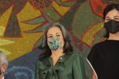 El presidente electo, Guillermo Lasso, junto al presidente saliente, Lenín Moreno, durante los saludos protocolares.