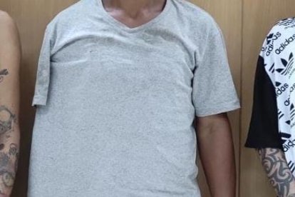 Los detenidos fueron capturados en un domicilio del populoso sector duraneño. Uno de ellos tenía un bolso con heroína.