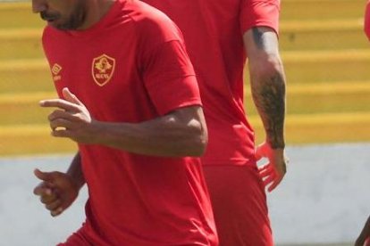 Los jugadores del Aucas solo realizaron una activación física ayer. Hoy retomarán los entrenamientos en su estadio.