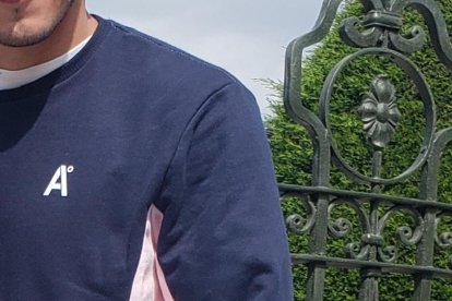 Lucas Pugh tiene 27 años y actúa como delantero.