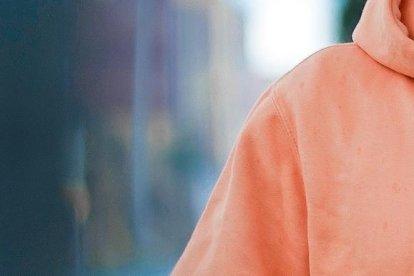 (30363196)============
Junior es muy apegado a Dios. Esa es una de las razones para que no sea tan mente abierta.