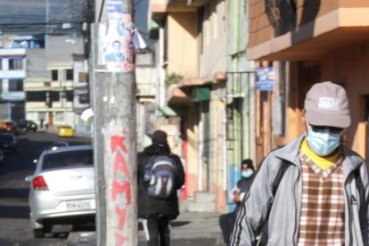 En La Ferroviaria hubo dos asesinados por una disputa de territorio. En la vereda se pintaron los nombres de los acribillados.