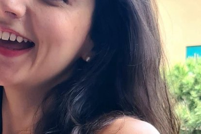 Erika recibió la placa de reconocimiento de YouTube en Italia.