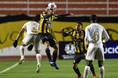 Barcelona jugando de blanco no la vio ante The Strongest.