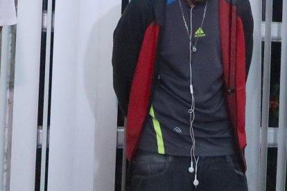 Los sujetos llegaron al sitio donde se cometió el delito a bordo de una motocicleta en la que luego intentaron escapar.