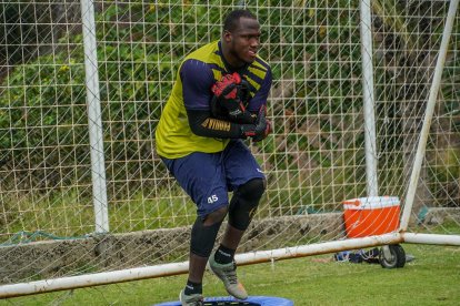 Johan Padilla va por su segunda temporada en Delfín.