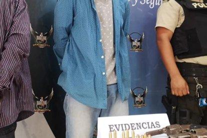 Los dos detenidos tenían cargados los revólveres y listos para usarlos