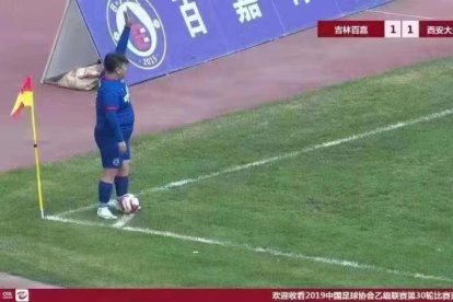 El hijo del millonario He Shihua tiene 227 libras y juega en el Zibu Cuju.