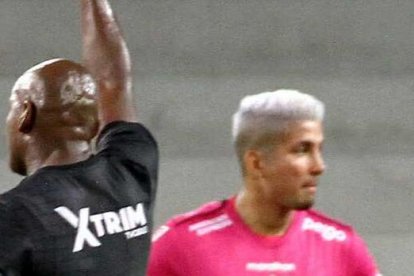 El VAR también determinó que la falta de Marlon Mejía era para tarjeta roja.