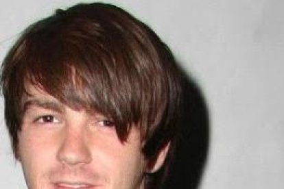 El cantante Drake Bell fue detenido pero salió libre por pago de fianza.