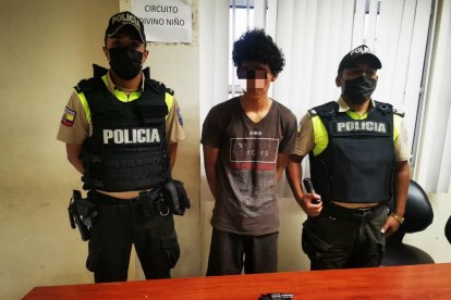 El detenido no registra antecedentes penales y estaba en posesión de un revólver de fabricación italiana.