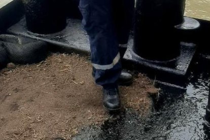 Uniformados de la Armada del Ecuador  constataron la novedad ocurrida en la embarcación