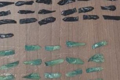 El microtráfico ronda por distintas ciudades del país. Esta vez en Loja capturan a 3 sospechosos de expender drogas para consumo interno.