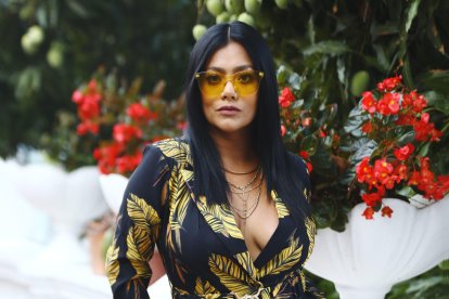 Dora María West López​, es una cantante, actriz y presentadora de televisión ecuatoriana, conocida por formar parte del grupo musical femenino Kandela & Son.