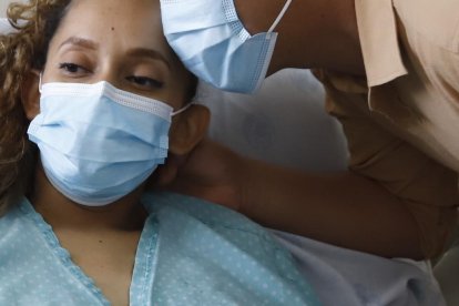 Marcy debe estar unos días en el hospital, hasta que se recupere. Los bebés han recibido pañales, tarros de leche, entre otras donaciones.