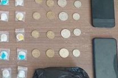 La droga y celulares incautados a los sospechosos