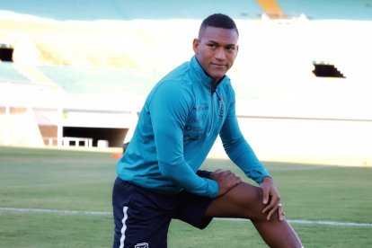 Carlos Gruezo ya entrena en Brasil para el partido ante Argentina.