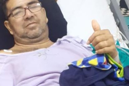 Su fe lo mantiene de pie, a pesar de vivir un período de escasez.