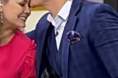 Úrsula en el momento que confesó su relación sentimental con Isaac Delgado.