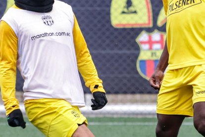 Los jugadores de Barcelona se alistan para visitar a Vélez, en los octavos de final de la Copa Libertadores.