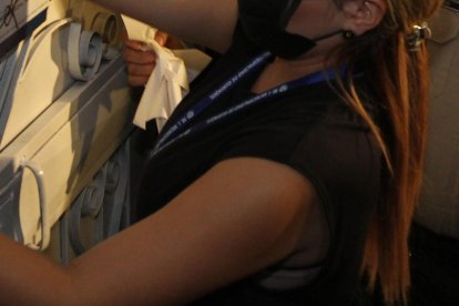 El operativo de clausura se efectuó la noche de este jueves. Participaron gendarmes y funcionarios del Municipio y de la Intendencia de Policía del Guayas.