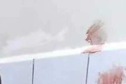 El sospechoso de abusar de la menor fue golpeado por los indignados ciudadanos.