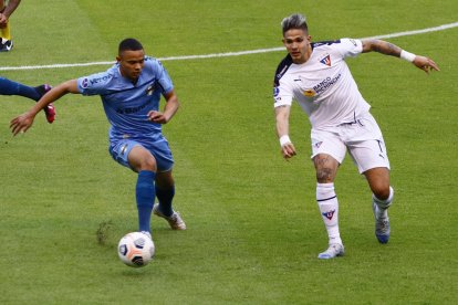 Luis Amarilla (d) será la referencia en ataque de los albos que buscan dar el golpe con un triunfo en la casa de Gremio.