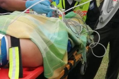 El policía fue trasladado por vía aérea hacia Guayaquil para que sea atendido en el hospital de la institución de la que forma parte.