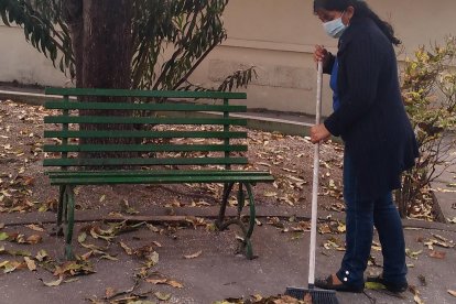 La indignación hizo barrer a una visitante de la zona.
