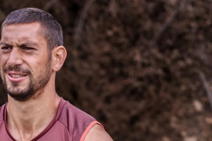 Bruno Piñatares haciendo pesas en el entrenamientos de Barcelona.