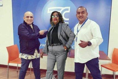 Mauricio Ayora (Caterva), José Delgado (el Cholito) y Maira Montaño (la Bombón), en la foto que encendió la polémica.