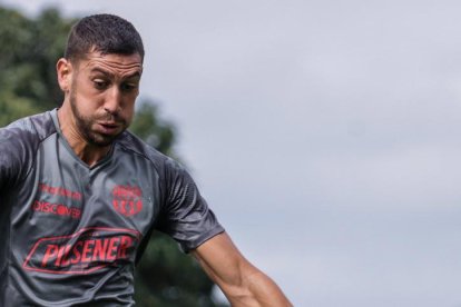 Nixon Molina y Bruno Piñatares entrenando para el partido ante Fluminense.