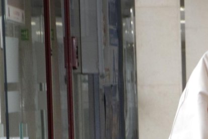 A Nathalie Viteri le encantan los vestidos, aunque en su versión más informal, los usa con tenis.