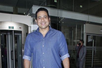 Ronny Aleaga usada una 'pinta' más informal para reunirse con la gente.