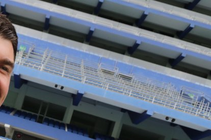 Ismael Rescalvo de 39 años, es el entrenador de Emelec. Tiene el título de ingeniero en Economía.

Agencia (ag-extra)