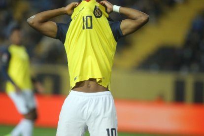 El partido frente a Uruguay dejó muchas dudas sobre el arbitraje.