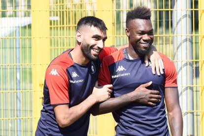 Felipe Caicedo aún no puede debutar con el Genoa de Italia, debido a una molestia física.