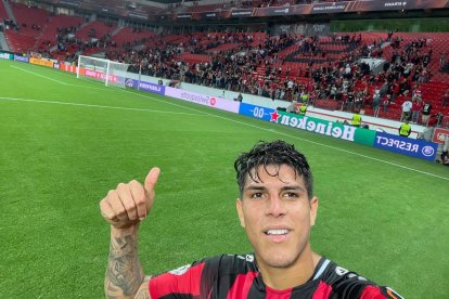Piero Hincapié se mostró satisfecho, tras su debut con el Bayer Leverkusen, en la UEFA Europa League.