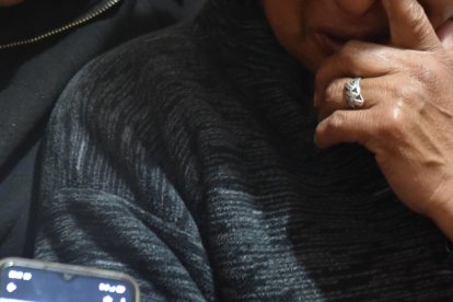 Mayra y María lamentan la partida de Mercy y el drama que viven ahora.