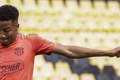 Byron Castillo se habría recupera de una molestia en su rodilla izquierda.